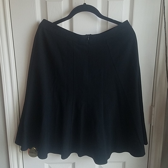 Pleated skirt - Picture 2 of 4